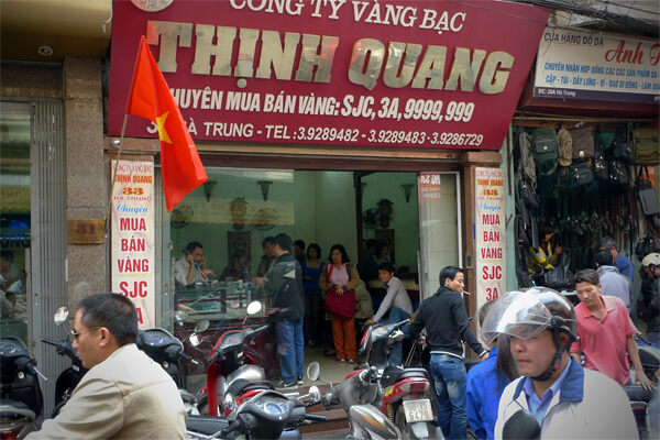 Change NZD into VND at Ha Trung Street