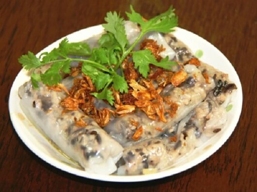 Enjoy the Banh cuon trung (Egg steamed rolled rice pancake) at Ha Giang
