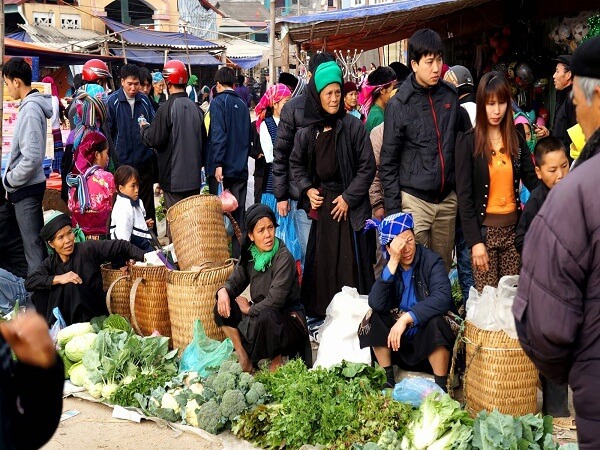 Market Dong Van 