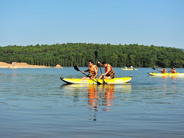 Kayak on Hon Ong Island - Van Phong Bay - Nha Trang