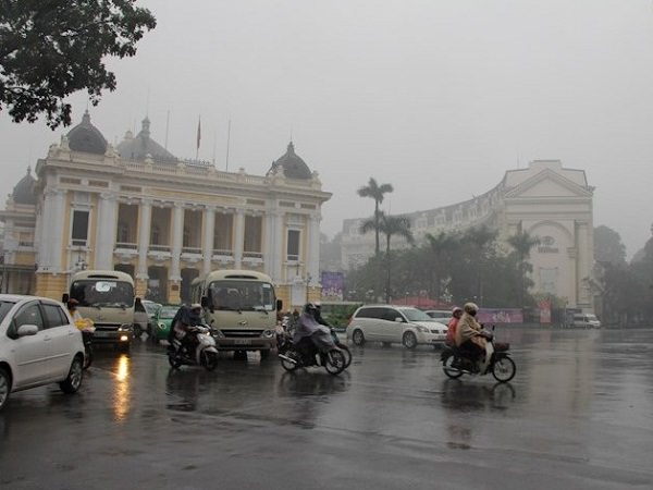 Hanoi in date drizzling rain 