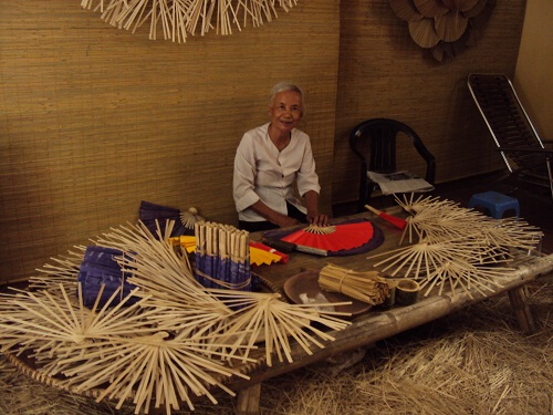 Nguyen Thi Than - Fan artisan in Chang Son Commune, Thach That District, Ha Noi
