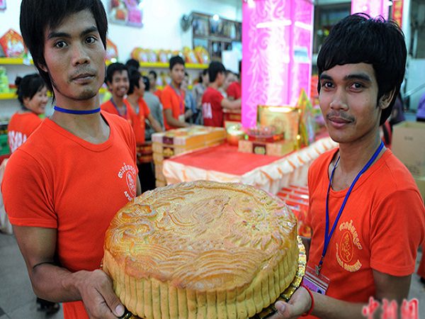 In Cambodia, the Mid-Autumn Festival is the invocation festival to the moon
